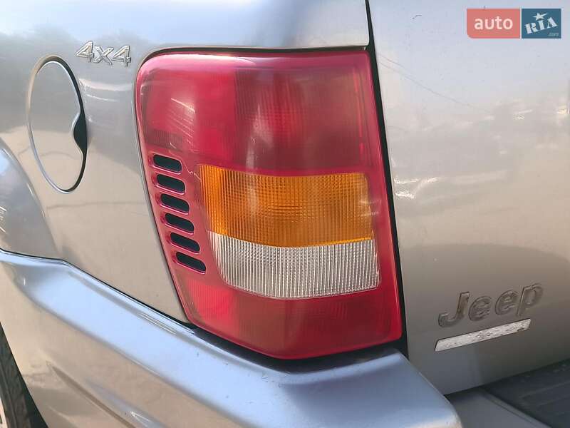 Внедорожник / Кроссовер Jeep Grand Cherokee 2001 в Харькове