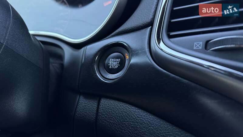 Позашляховик / Кросовер Jeep Grand Cherokee 2017 в Києві