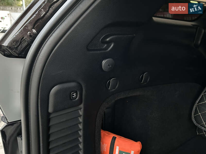 Позашляховик / Кросовер Jeep Grand Cherokee 2016 в Києві