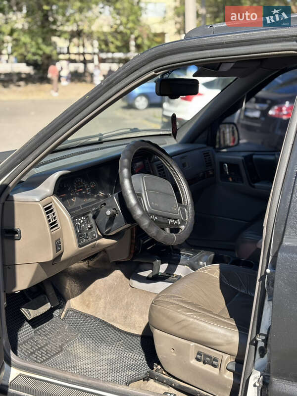 Внедорожник / Кроссовер Jeep Grand Cherokee 1993 в Днепре