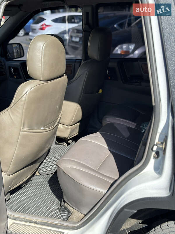Внедорожник / Кроссовер Jeep Grand Cherokee 1993 в Днепре