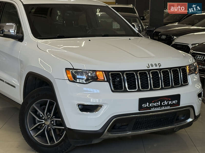 Внедорожник / Кроссовер Jeep Grand Cherokee 2016 в Николаеве