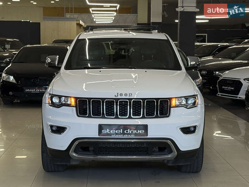 Внедорожник / Кроссовер Jeep Grand Cherokee 2016 в Николаеве