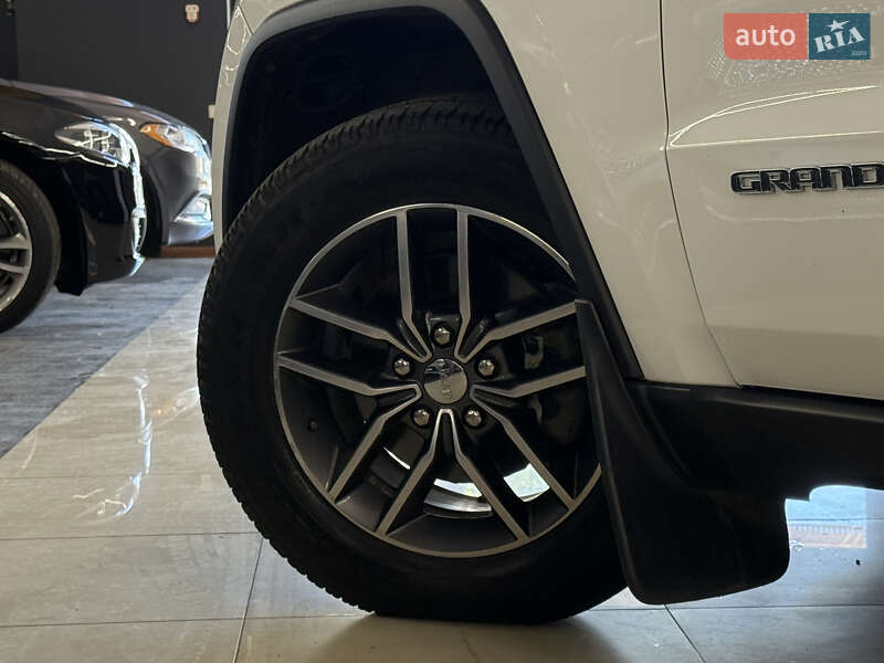 Внедорожник / Кроссовер Jeep Grand Cherokee 2016 в Николаеве