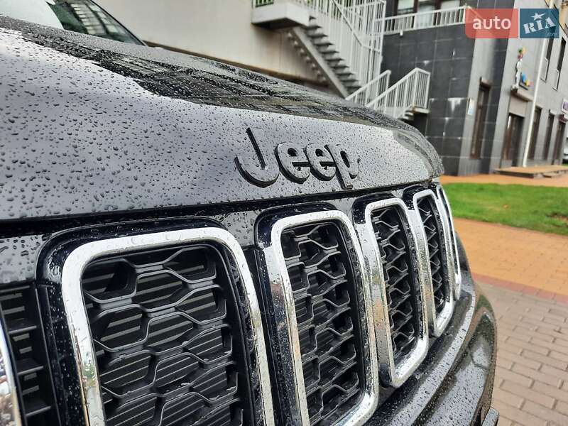 Внедорожник / Кроссовер Jeep Grand Cherokee 2018 в Киеве