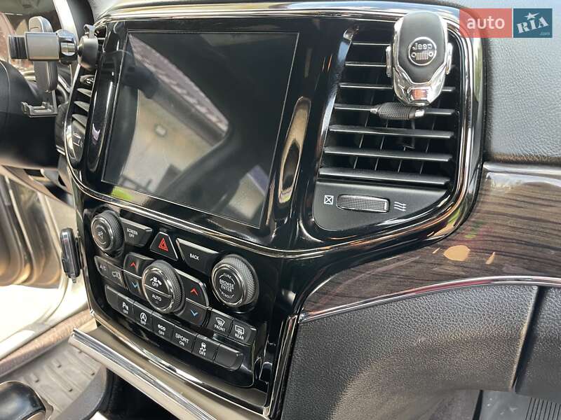 Внедорожник / Кроссовер Jeep Grand Cherokee 2016 в Киеве