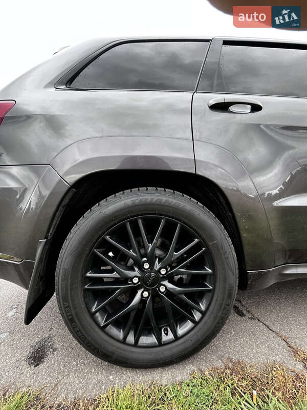 Внедорожник / Кроссовер Jeep Grand Cherokee 2016 в Березане