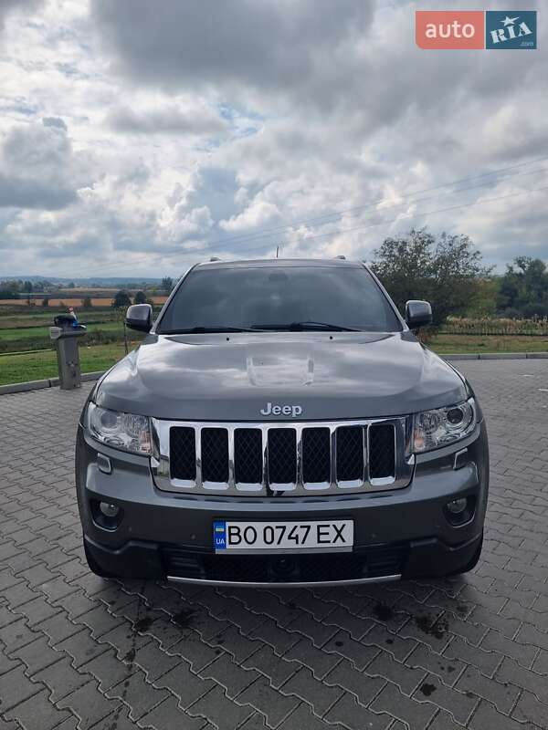 Внедорожник / Кроссовер Jeep Grand Cherokee 2011 в Шумске
