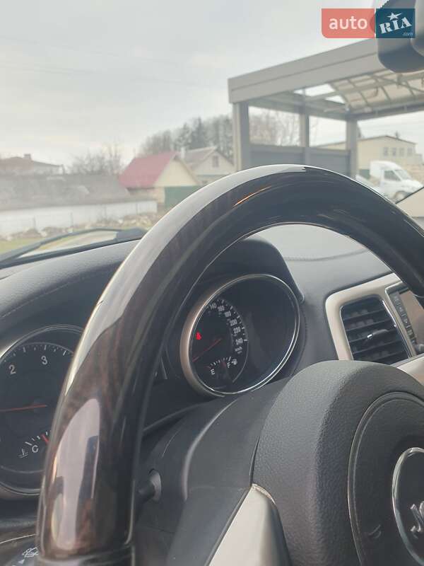 Внедорожник / Кроссовер Jeep Grand Cherokee 2011 в Шумске