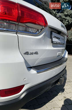 Внедорожник / Кроссовер Jeep Grand Cherokee 2015 в 