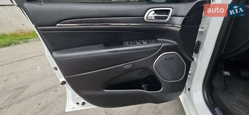 Внедорожник / Кроссовер Jeep Grand Cherokee 2018 в Киеве фото 13 Внедорожник / Кроссовер Jeep Grand Cherokee 2018 в Киеве