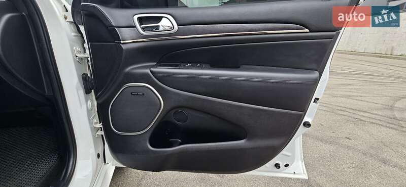 Внедорожник / Кроссовер Jeep Grand Cherokee 2018 в Киеве фото 43 Внедорожник / Кроссовер Jeep Grand Cherokee 2018 в Киеве
