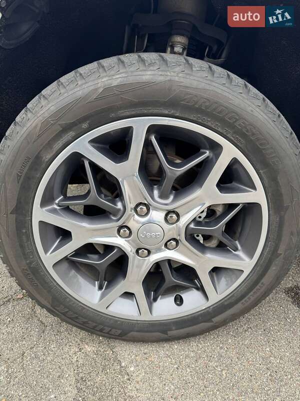 Внедорожник / Кроссовер Jeep Grand Cherokee 2019 в Киеве фото 9 Внедорожник / Кроссовер Jeep Grand Cherokee 2019 в Киеве