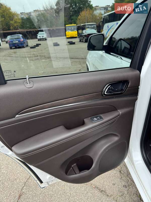 Внедорожник / Кроссовер Jeep Grand Cherokee 2019 в Киеве фото 21 Внедорожник / Кроссовер Jeep Grand Cherokee 2019 в Киеве
