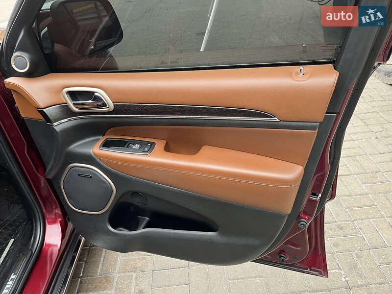 Внедорожник / Кроссовер Jeep Grand Cherokee 2017 в Киеве