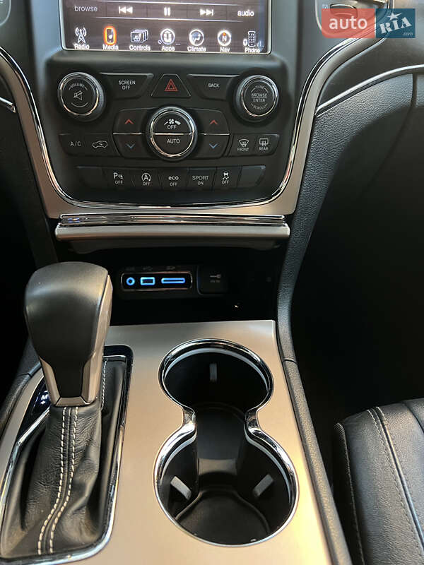 Внедорожник / Кроссовер Jeep Grand Cherokee 2016 в Львове