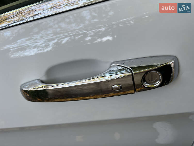 Внедорожник / Кроссовер Jeep Grand Cherokee 2016 в Львове