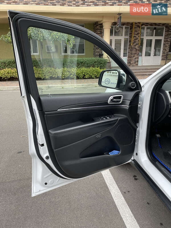 Внедорожник / Кроссовер Jeep Grand Cherokee 2020 в Киеве фото 13 Внедорожник / Кроссовер Jeep Grand Cherokee 2020 в Киеве