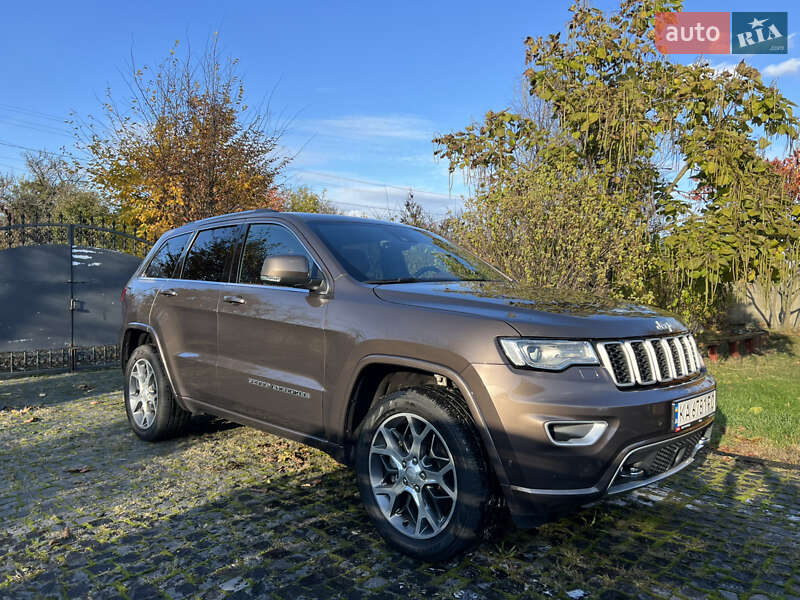 Внедорожник / Кроссовер Jeep Grand Cherokee 2021 в Киеве