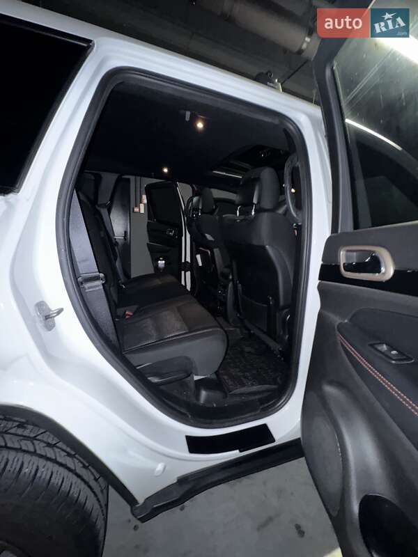 Внедорожник / Кроссовер Jeep Grand Cherokee 2016 в Киеве