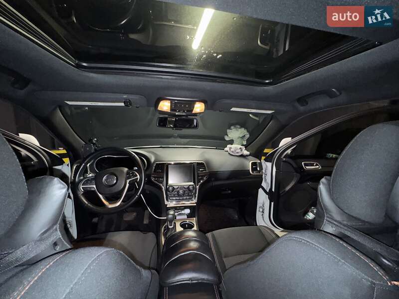 Внедорожник / Кроссовер Jeep Grand Cherokee 2016 в Киеве