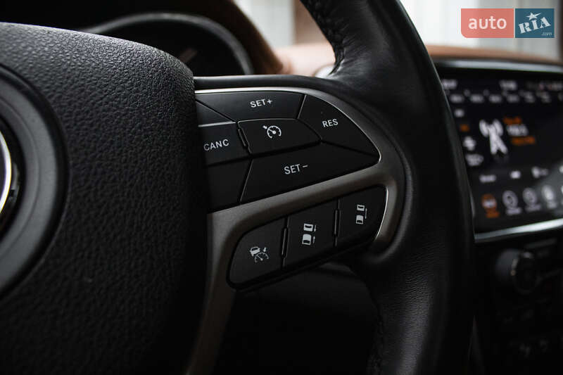 Внедорожник / Кроссовер Jeep Grand Cherokee 2019 в Киеве фото 25 Внедорожник / Кроссовер Jeep Grand Cherokee 2019 в Киеве