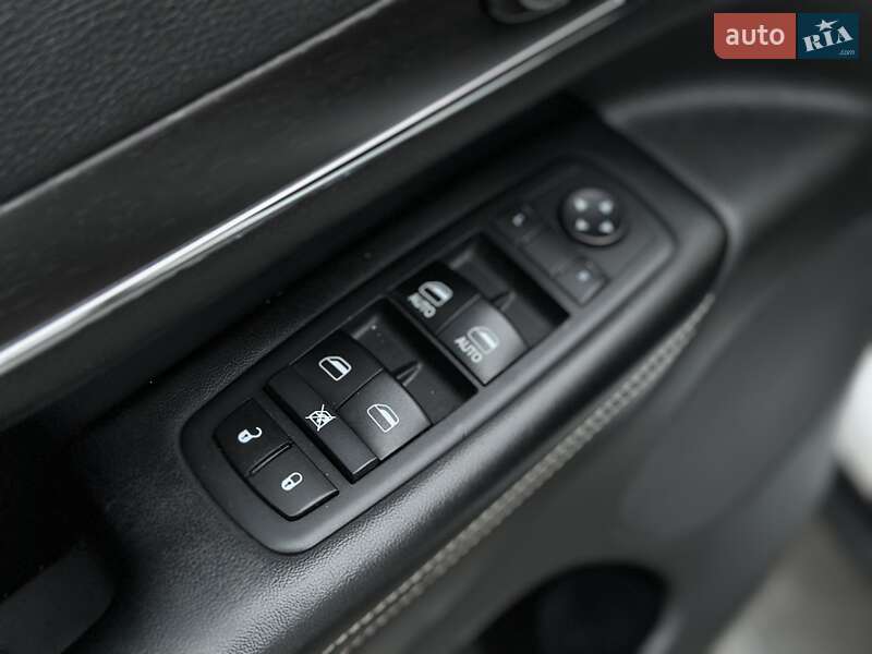 Внедорожник / Кроссовер Jeep Grand Cherokee 2017 в Киеве