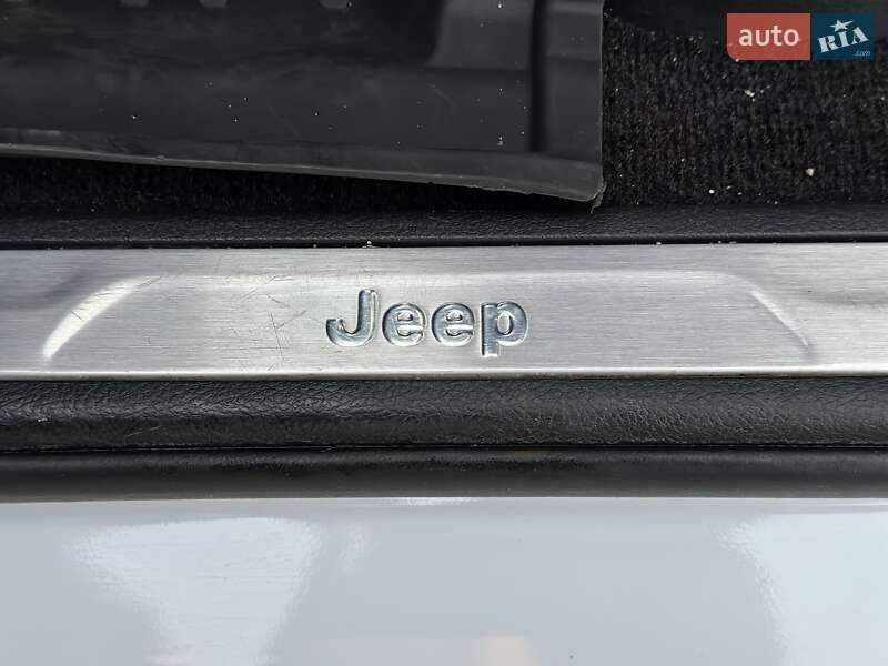 Внедорожник / Кроссовер Jeep Grand Cherokee 2017 в Киеве