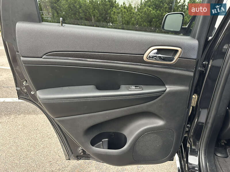 Внедорожник / Кроссовер Jeep Grand Cherokee 2016 в Киеве фото 18 Внедорожник / Кроссовер Jeep Grand Cherokee 2016 в Киеве