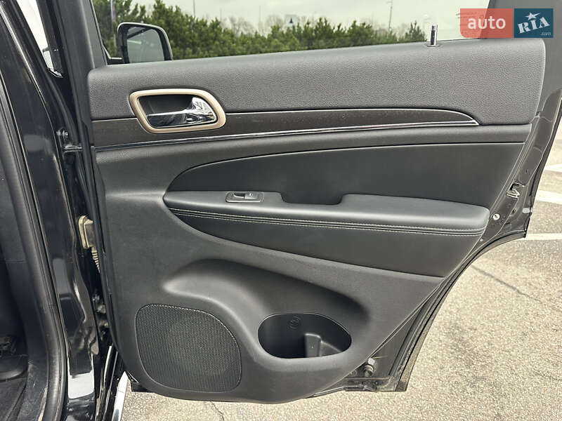 Внедорожник / Кроссовер Jeep Grand Cherokee 2016 в Киеве фото 22 Внедорожник / Кроссовер Jeep Grand Cherokee 2016 в Киеве