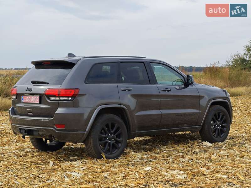 Внедорожник / Кроссовер Jeep Grand Cherokee 2017 в Лубнах