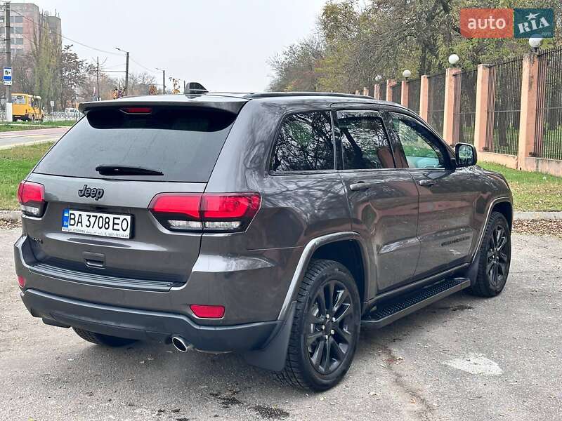 Внедорожник / Кроссовер Jeep Grand Cherokee 2016 в Кропивницком