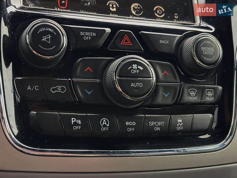 Внедорожник / Кроссовер Jeep Grand Cherokee 2017 в Киеве