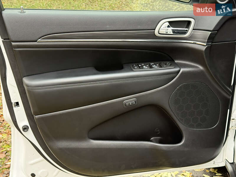 Внедорожник / Кроссовер Jeep Grand Cherokee 2021 в Киеве фото 28 Внедорожник / Кроссовер Jeep Grand Cherokee 2021 в Киеве