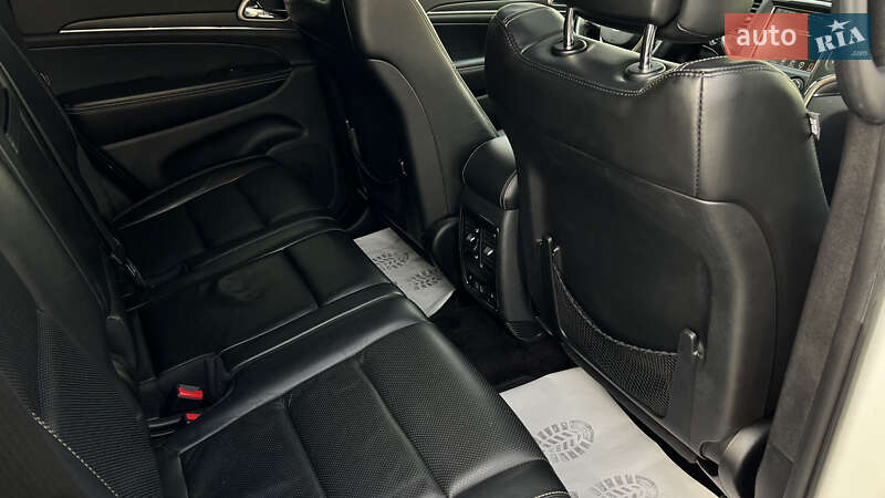 Внедорожник / Кроссовер Jeep Grand Cherokee 2016 в Львове