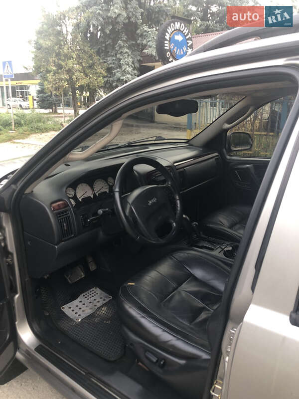 Внедорожник / Кроссовер Jeep Grand Cherokee 2002 в Виннице