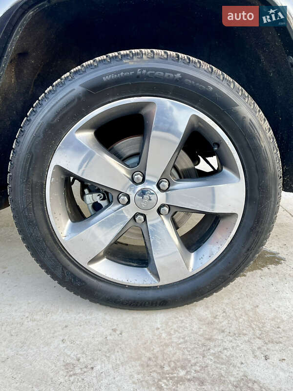 Внедорожник / Кроссовер Jeep Grand Cherokee 2016 в Млинове