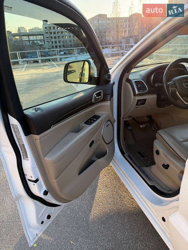 Внедорожник / Кроссовер Jeep Grand Cherokee 2016 в Киеве