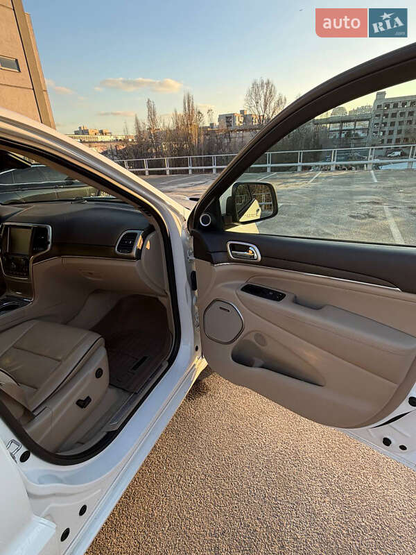 Внедорожник / Кроссовер Jeep Grand Cherokee 2016 в Киеве