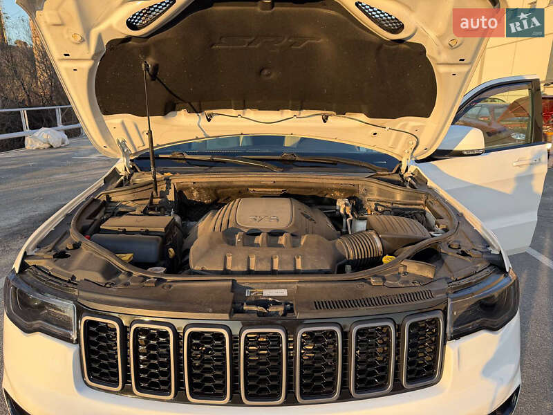 Внедорожник / Кроссовер Jeep Grand Cherokee 2016 в Киеве