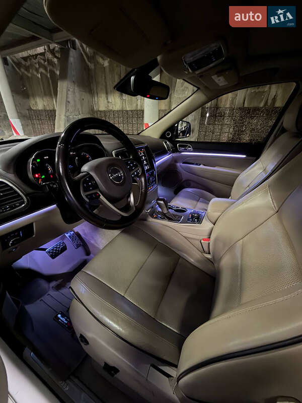 Внедорожник / Кроссовер Jeep Grand Cherokee 2016 в Киеве