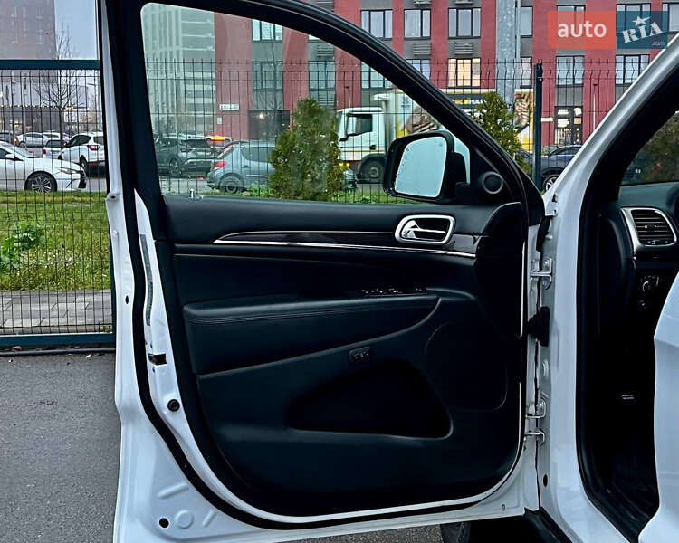 Внедорожник / Кроссовер Jeep Grand Cherokee 2019 в Киеве фото 16 Внедорожник / Кроссовер Jeep Grand Cherokee 2019 в Киеве