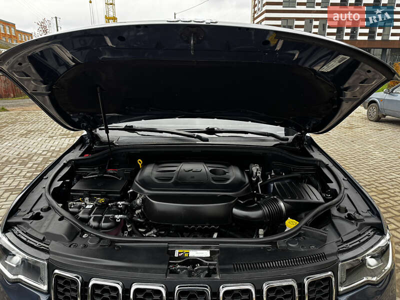 Внедорожник / Кроссовер Jeep Grand Cherokee 2019 в Киеве фото 13 Внедорожник / Кроссовер Jeep Grand Cherokee 2019 в Киеве