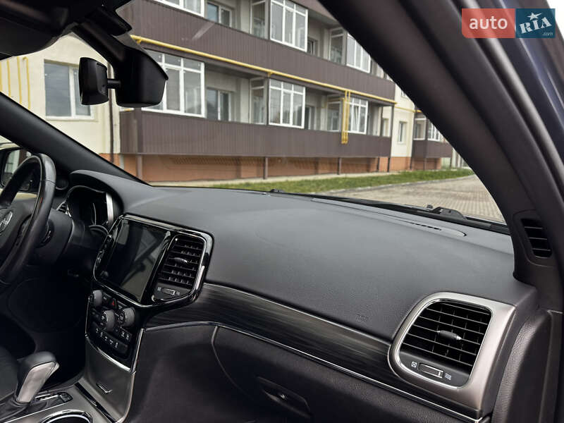 Внедорожник / Кроссовер Jeep Grand Cherokee 2019 в Киеве фото 33 Внедорожник / Кроссовер Jeep Grand Cherokee 2019 в Киеве