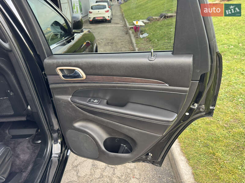 Внедорожник / Кроссовер Jeep Grand Cherokee 2016 в Киеве