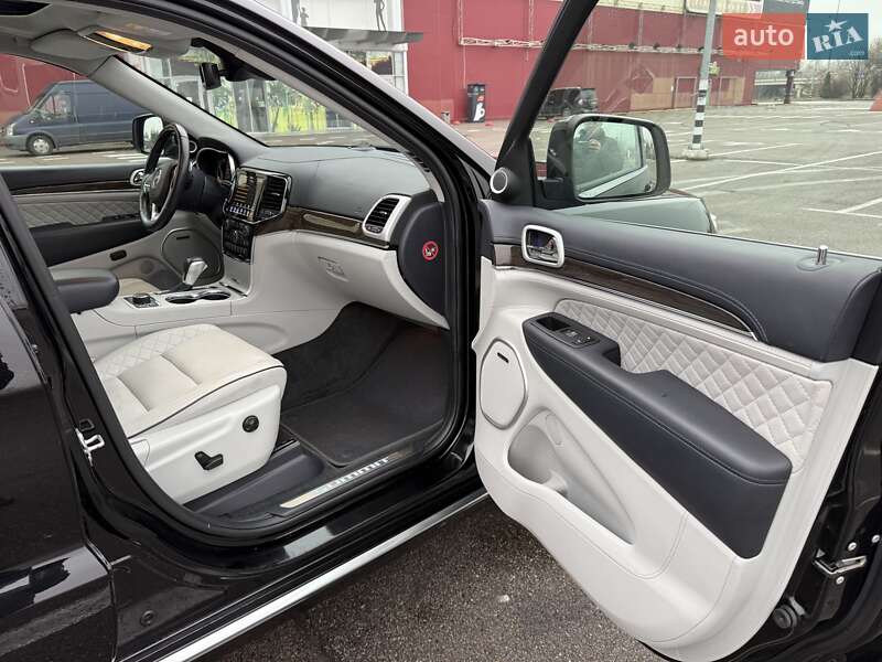 Внедорожник / Кроссовер Jeep Grand Cherokee 2019 в Киеве