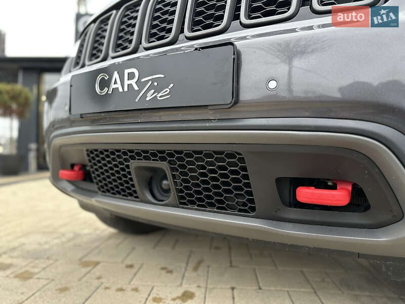 Внедорожник / Кроссовер Jeep Grand Cherokee 2016 в Львове