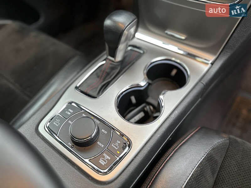 Внедорожник / Кроссовер Jeep Grand Cherokee 2016 в Львове