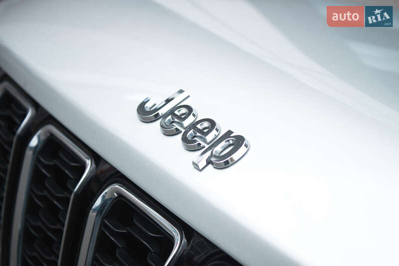 Внедорожник / Кроссовер Jeep Grand Cherokee 2022 в Киеве