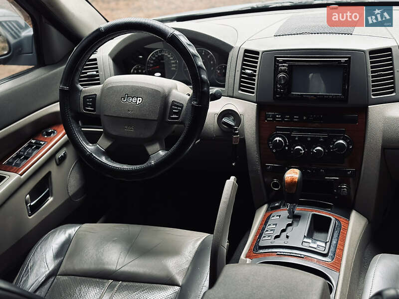 Внедорожник / Кроссовер Jeep Grand Cherokee 2005 в Кременчуге